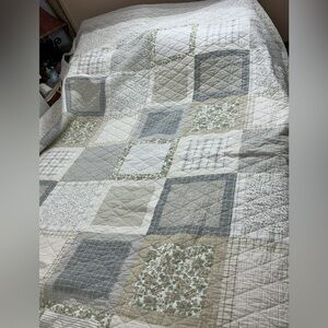 Elegant 100% cotton  Quilt in Gray and Cream